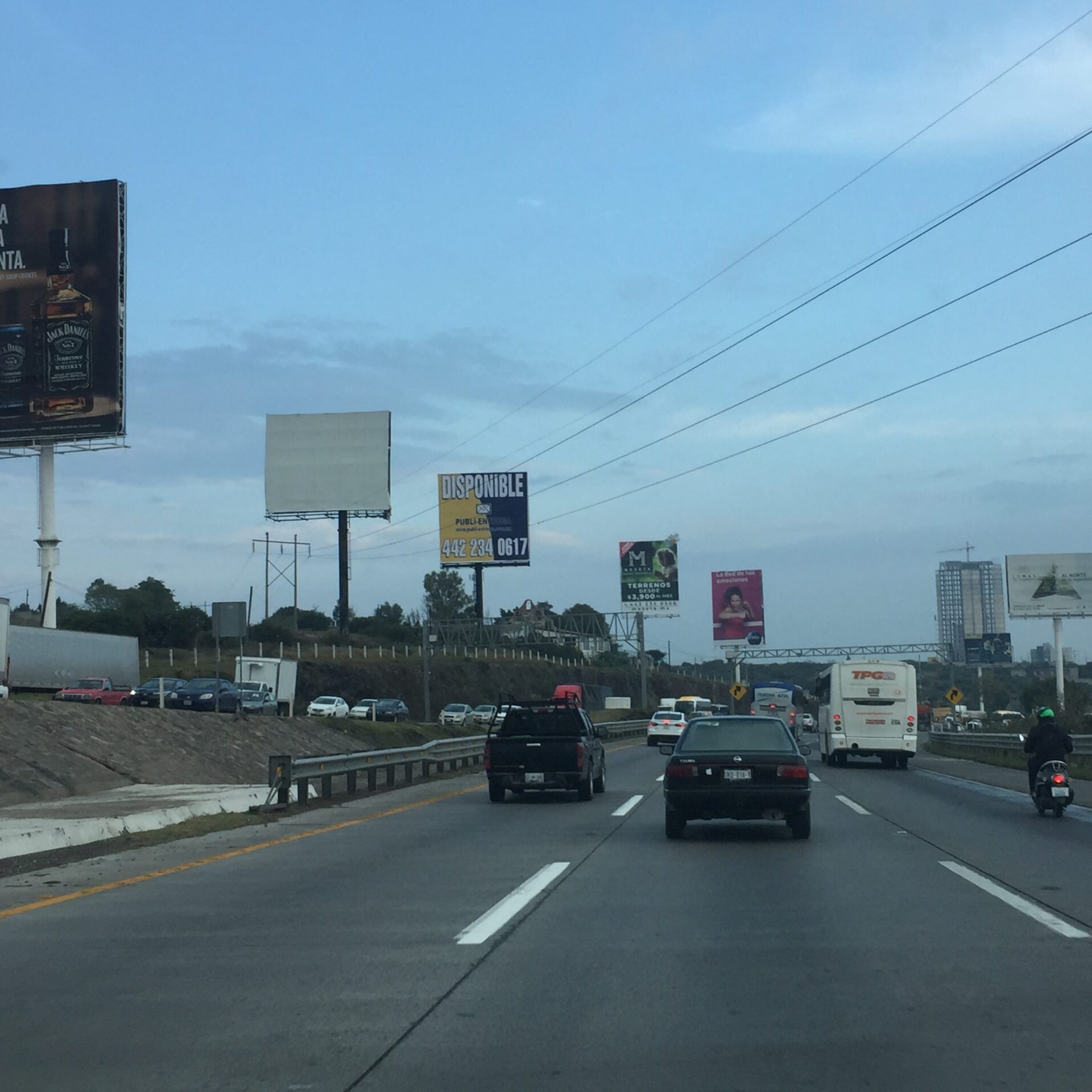 Autopista Méx–Qro 57, km 204+700 col. Conin