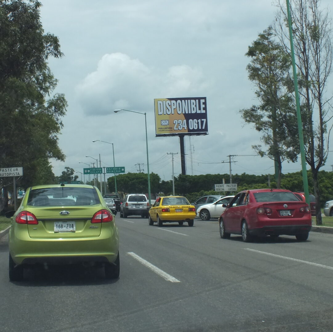 Autopista Mex-Qro #2051 col. Valle Alameda