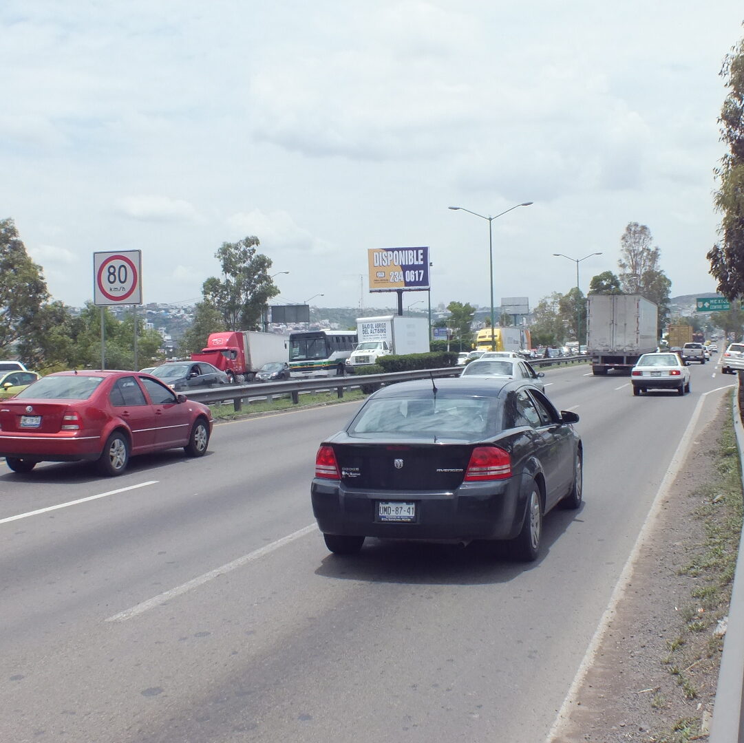 Autopista Mex-Qro #2051 col. Valle Alameda