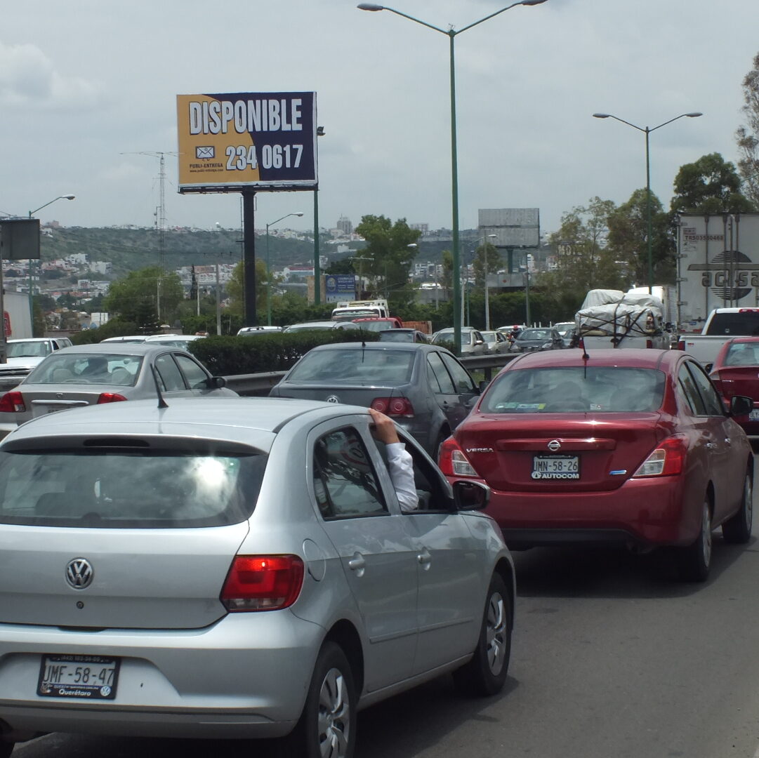 Autopista Mex-Qro #2051 col. Valle Alameda
