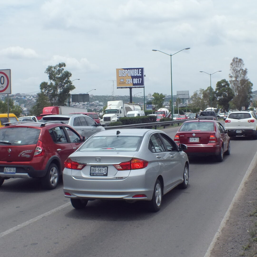 Autopista Mex-Qro #2051 col. Valle Alameda