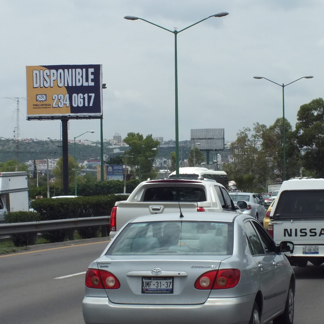 Autopista Mex-Qro #2051 col. Valle Alameda