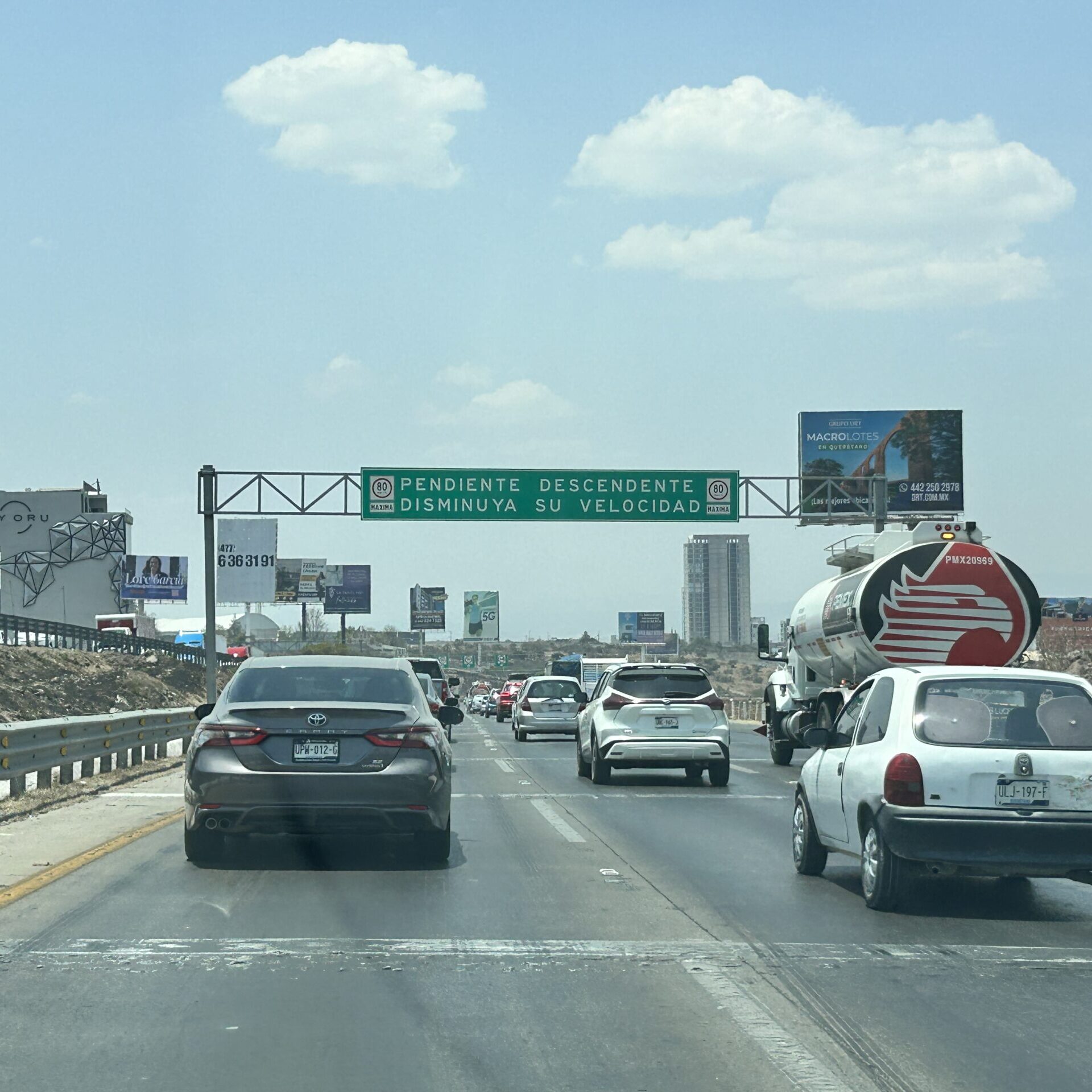 Autopista Méx–Qro 57, km 204+700 col. Conin