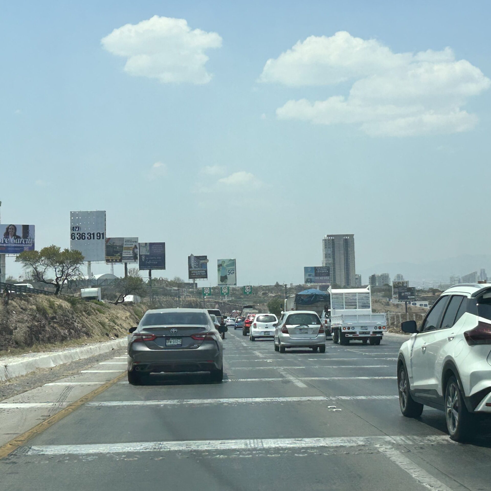 Autopista Méx–Qro 57, km 204+700 col. Conin