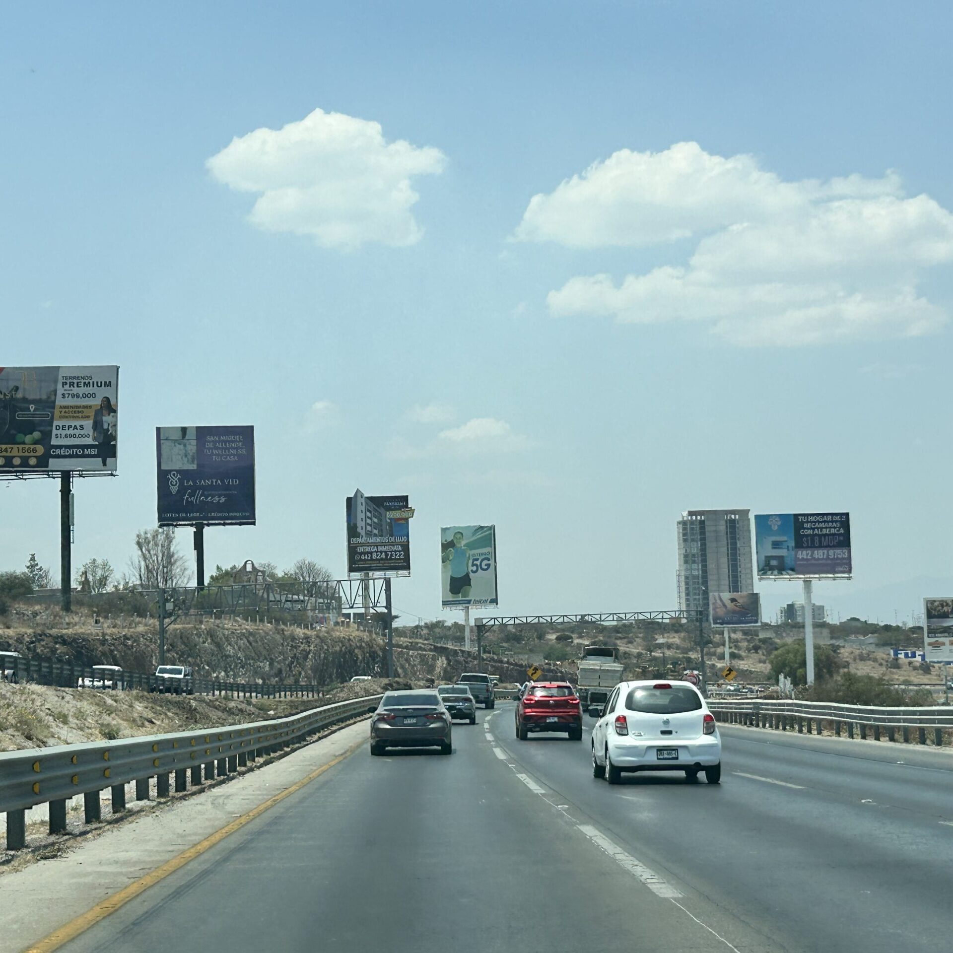 Autopista Méx–Qro 57, km 204+700 col. Conin