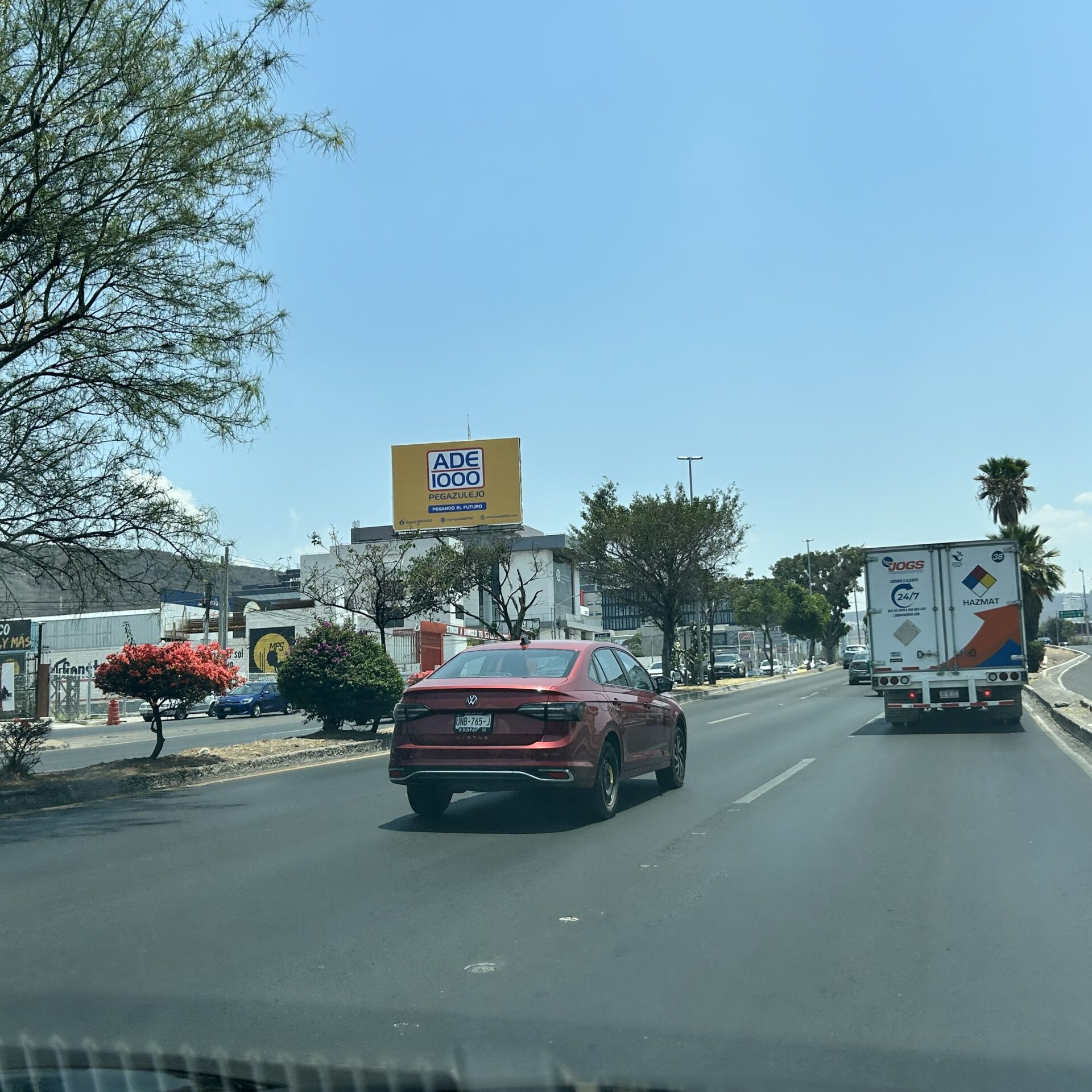 Bernardo Quintana #323 Col. Centro Sur