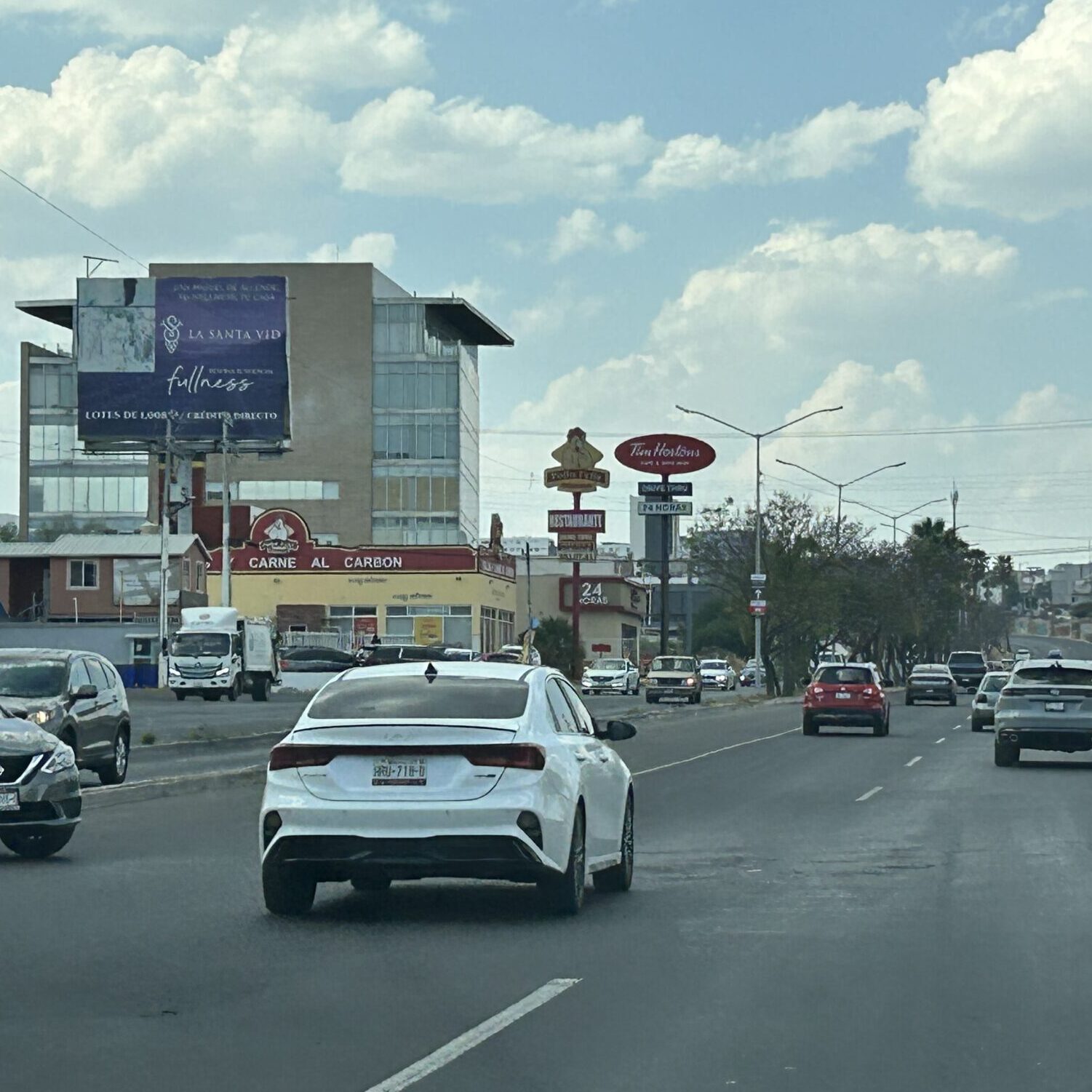 Blvd. De las Ciencias #3005 col. Jurica Rancho Largo