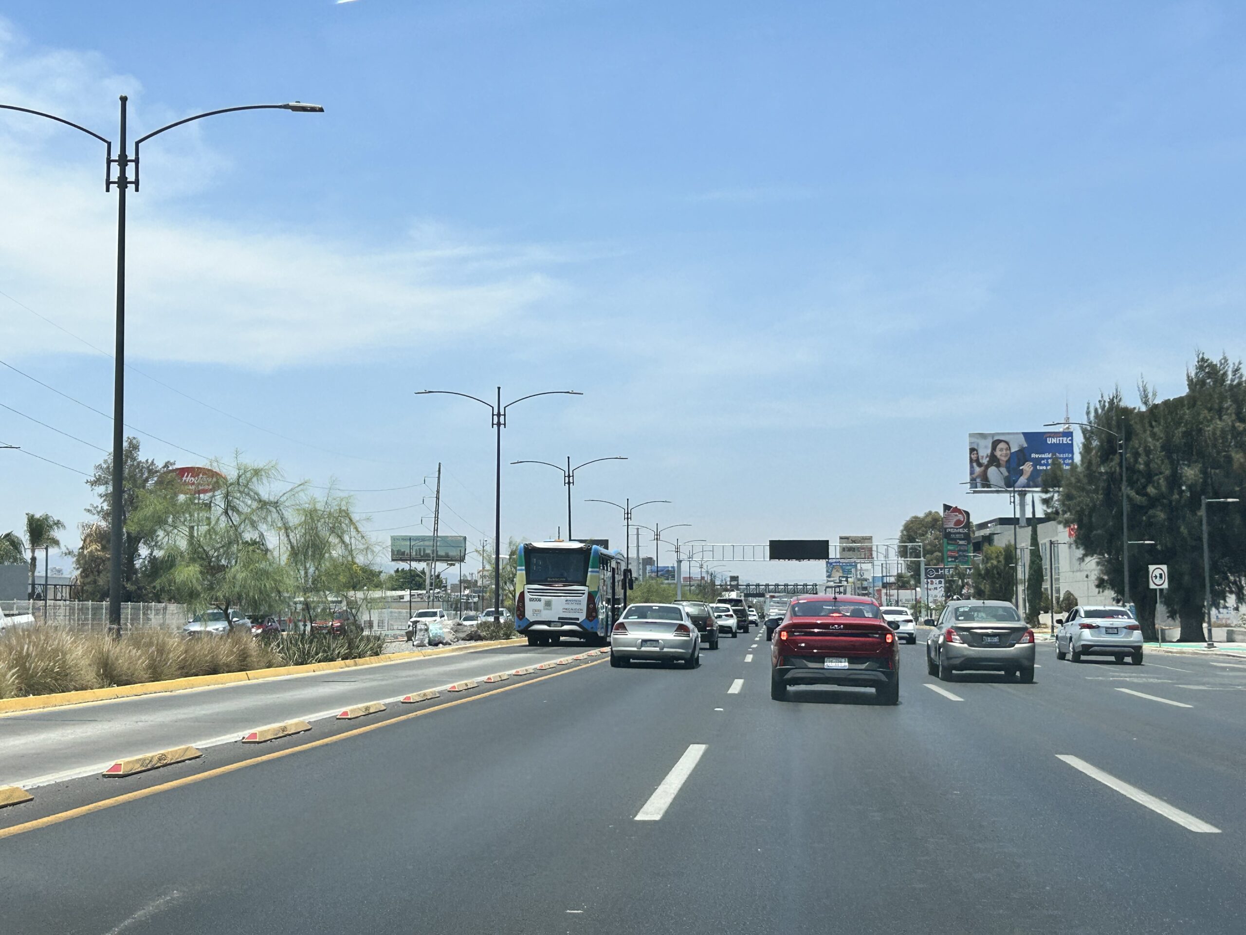 Av. 5 de Febrero #1321 col. Carrillo Puerto