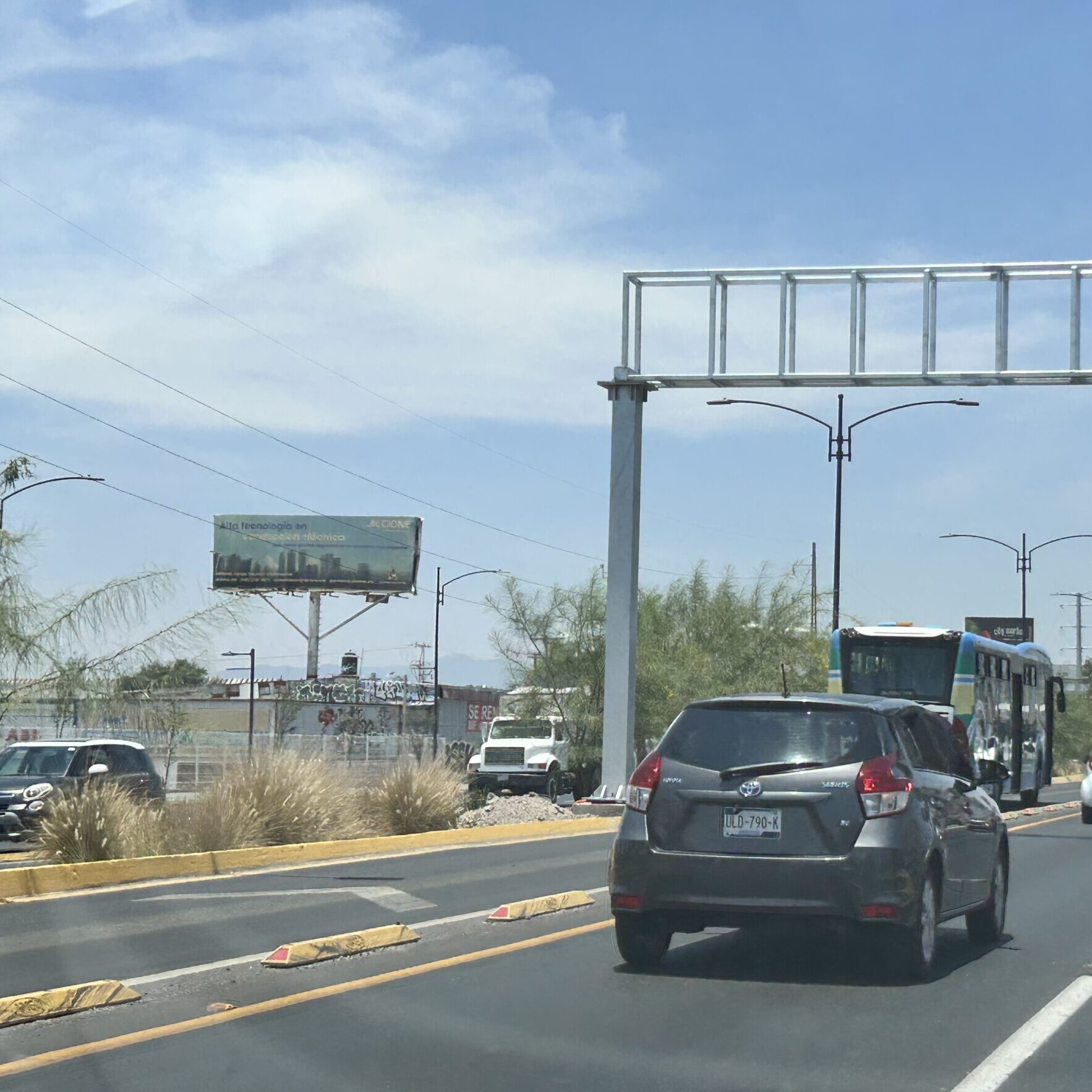 Av. 5 de Febrero #1321 col. Carrillo Puerto