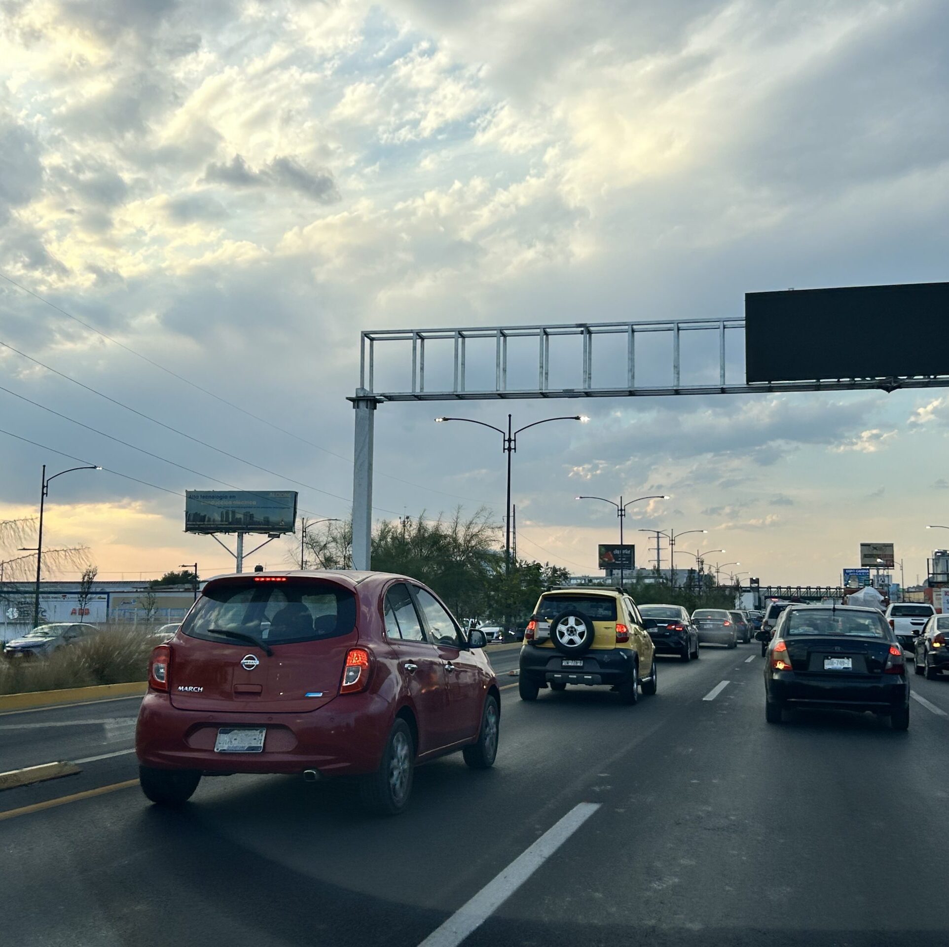 Av. 5 de Febrero #1321 col. Carrillo Puerto