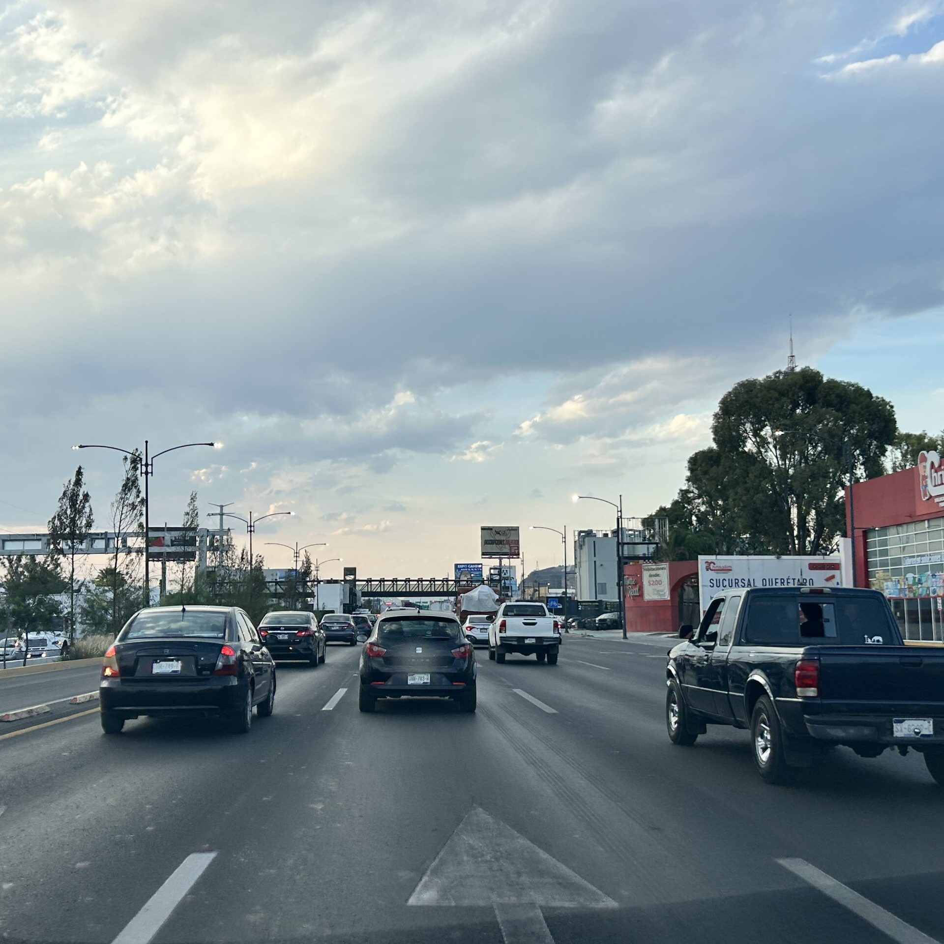 Av. 5 de Febrero #1602 col. San Pablo