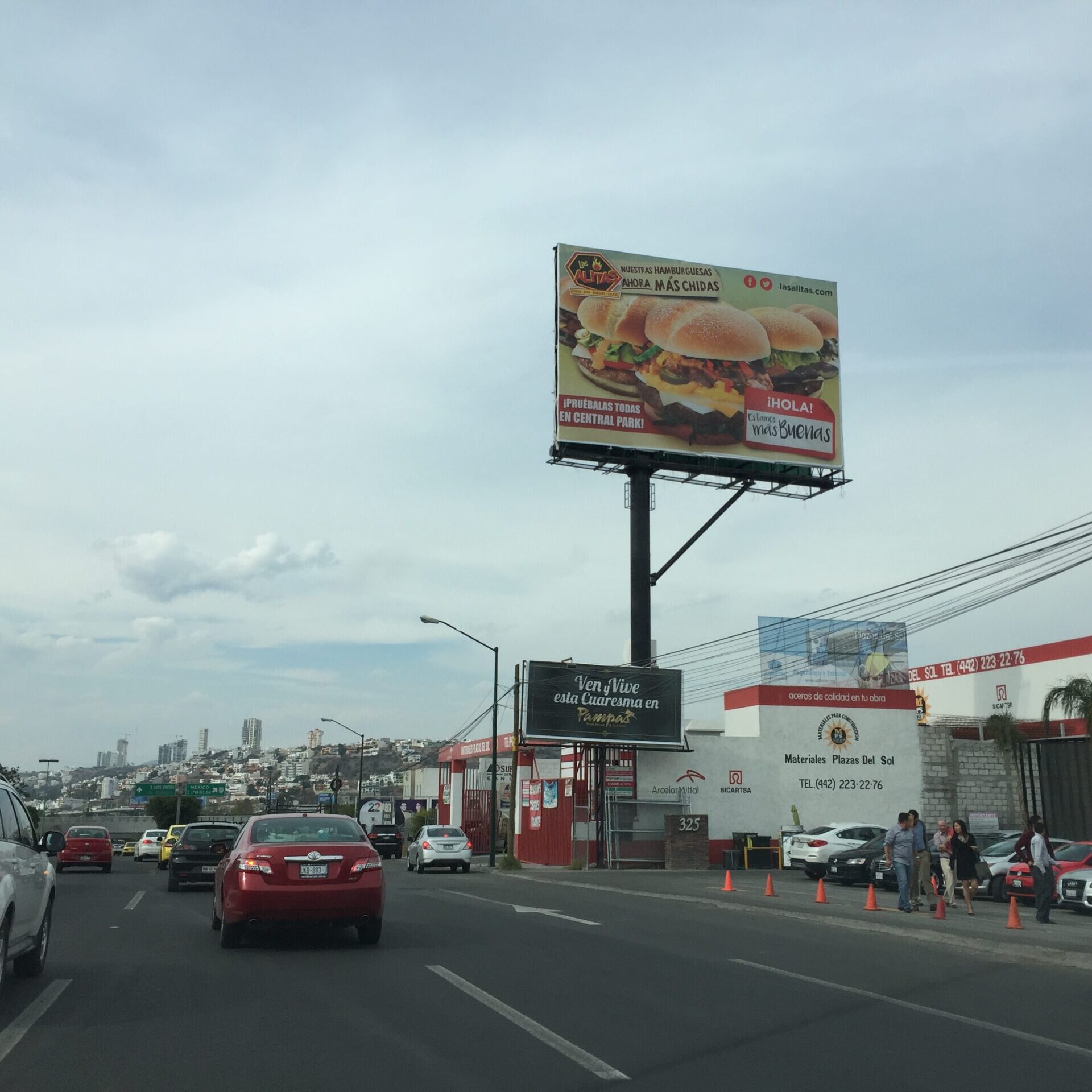 Bernardo Quintana #323 Col. Centro Sur