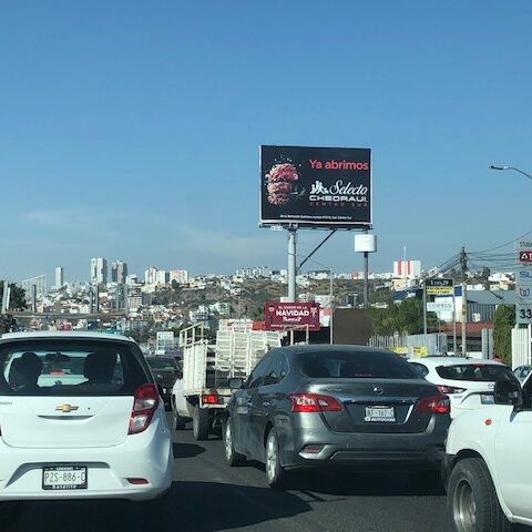 Bernardo Quintana #323 Col. Centro Sur